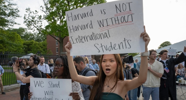 harvard-protest-trump